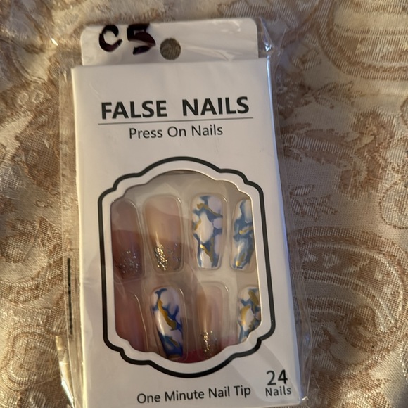 Press on nails - Picture 15 of 17